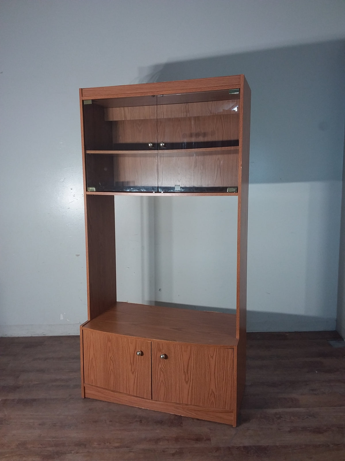 Pine Spacious Shelving Unit