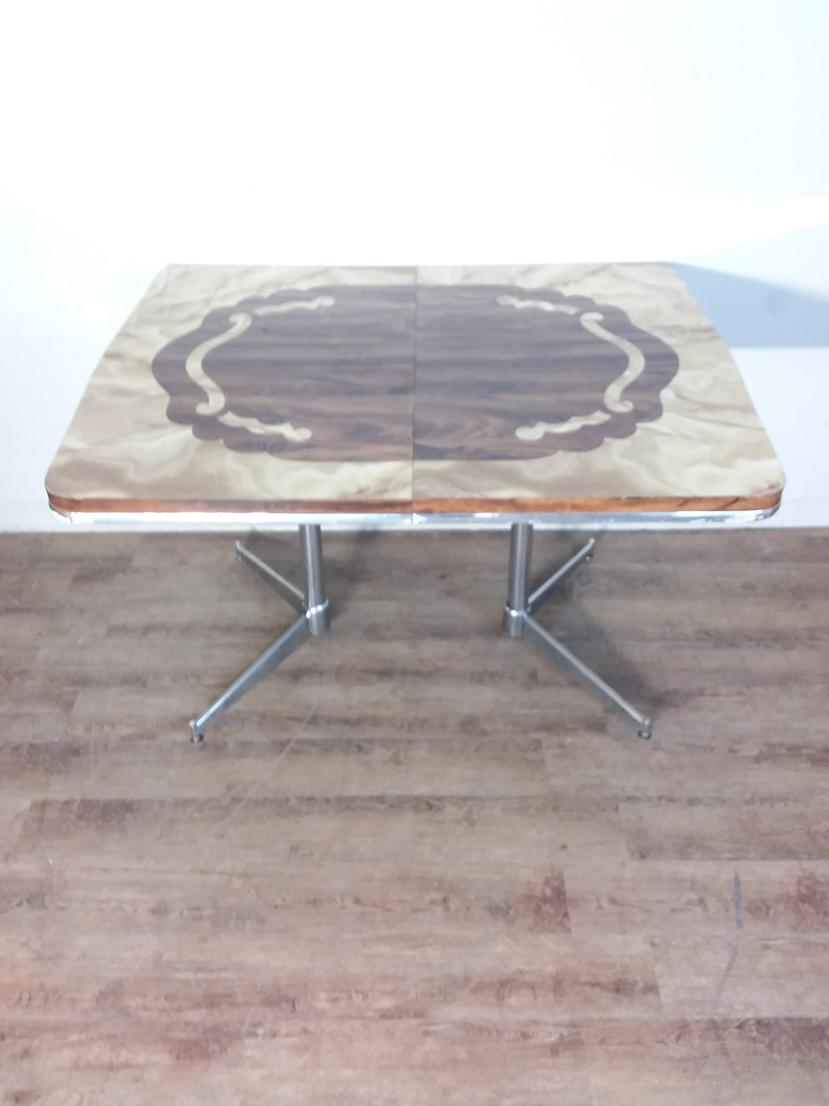 Retro Expandable Dining Table