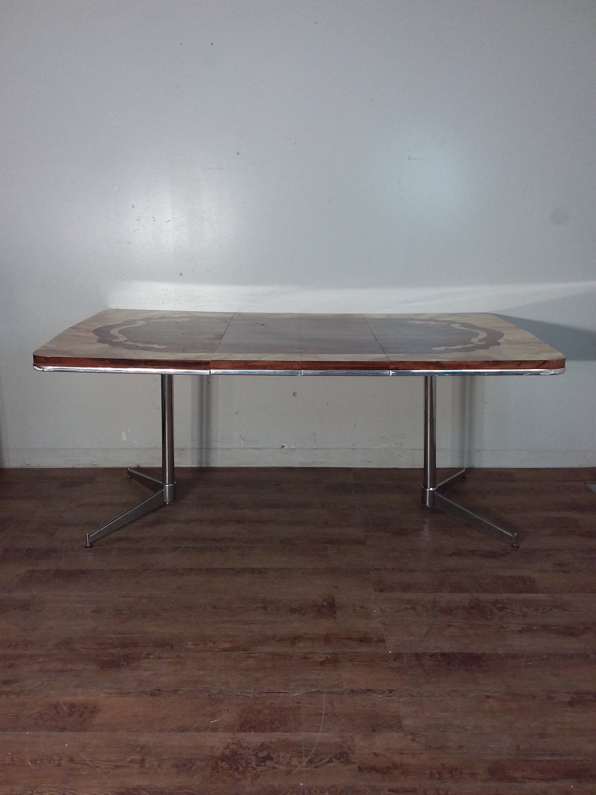 Retro Expandable Dining Table