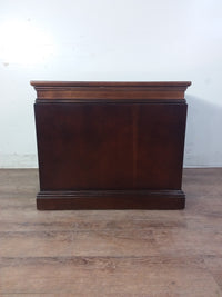 Gordon's Furniture Nightstand