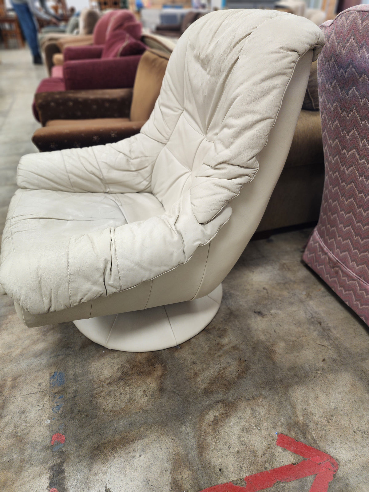 Light Beige Swivel Lounge Chair