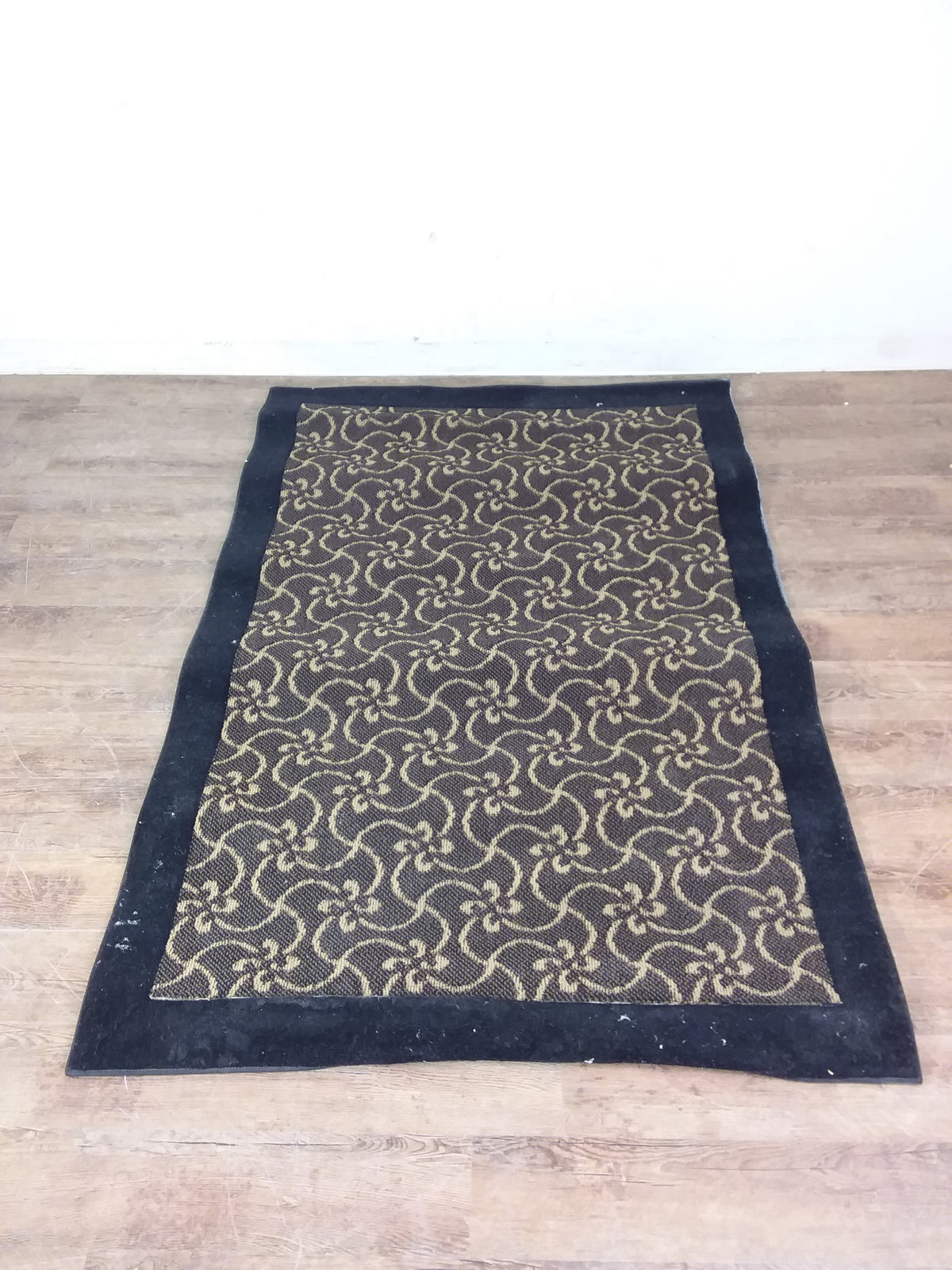 4 ft by 6 ft Black & Yellow Nylon Rug