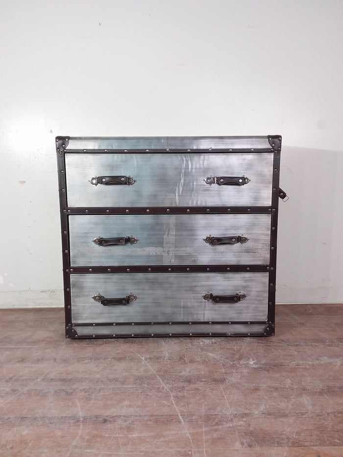 Aeroway Hall Chest