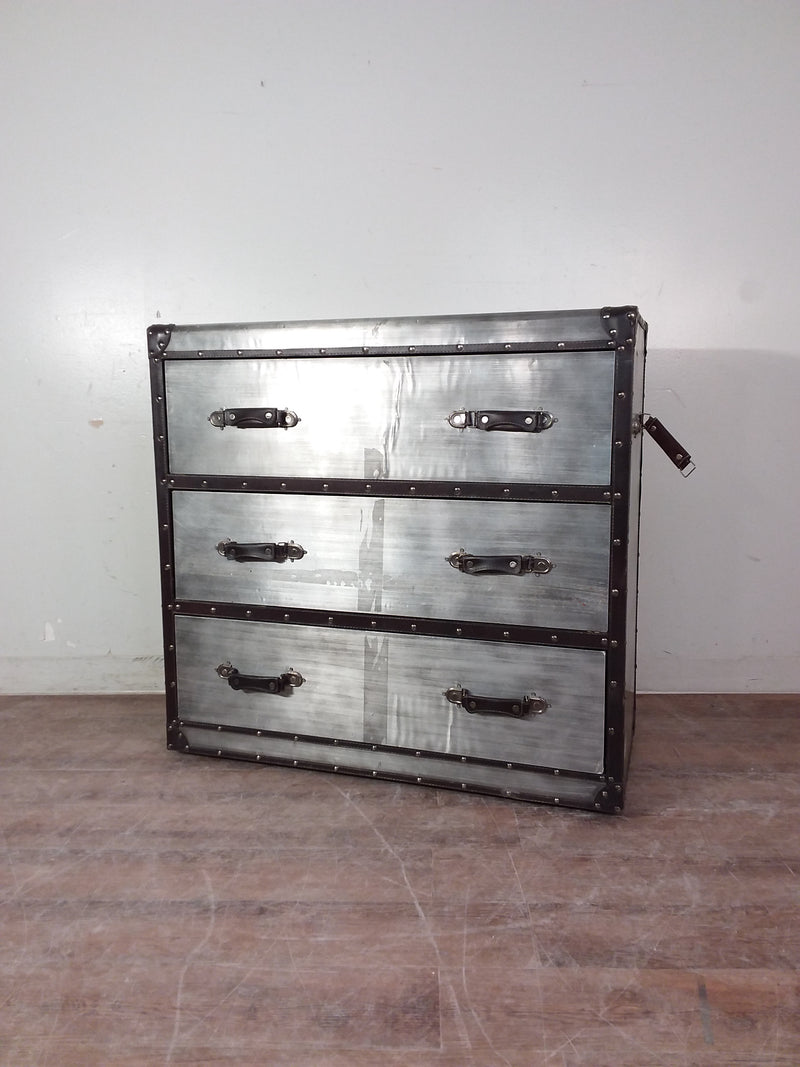 Aeroway Hall Chest