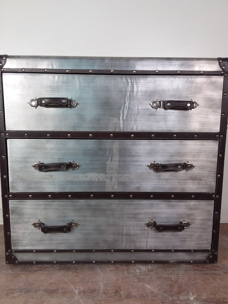 Aeroway Hall Chest