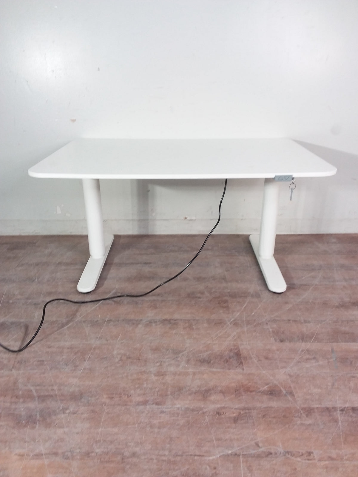 BEKANT Motorized Adjustable Height Desk