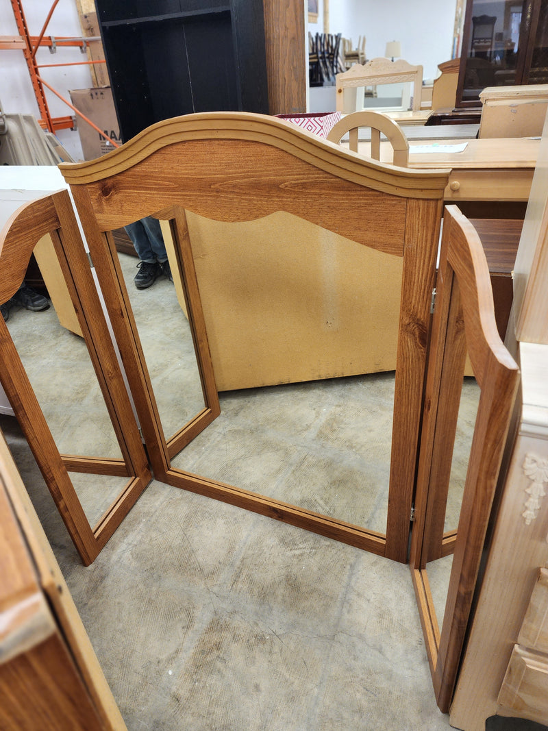 Wooden 5 Drawer Dresser w/ Mirror