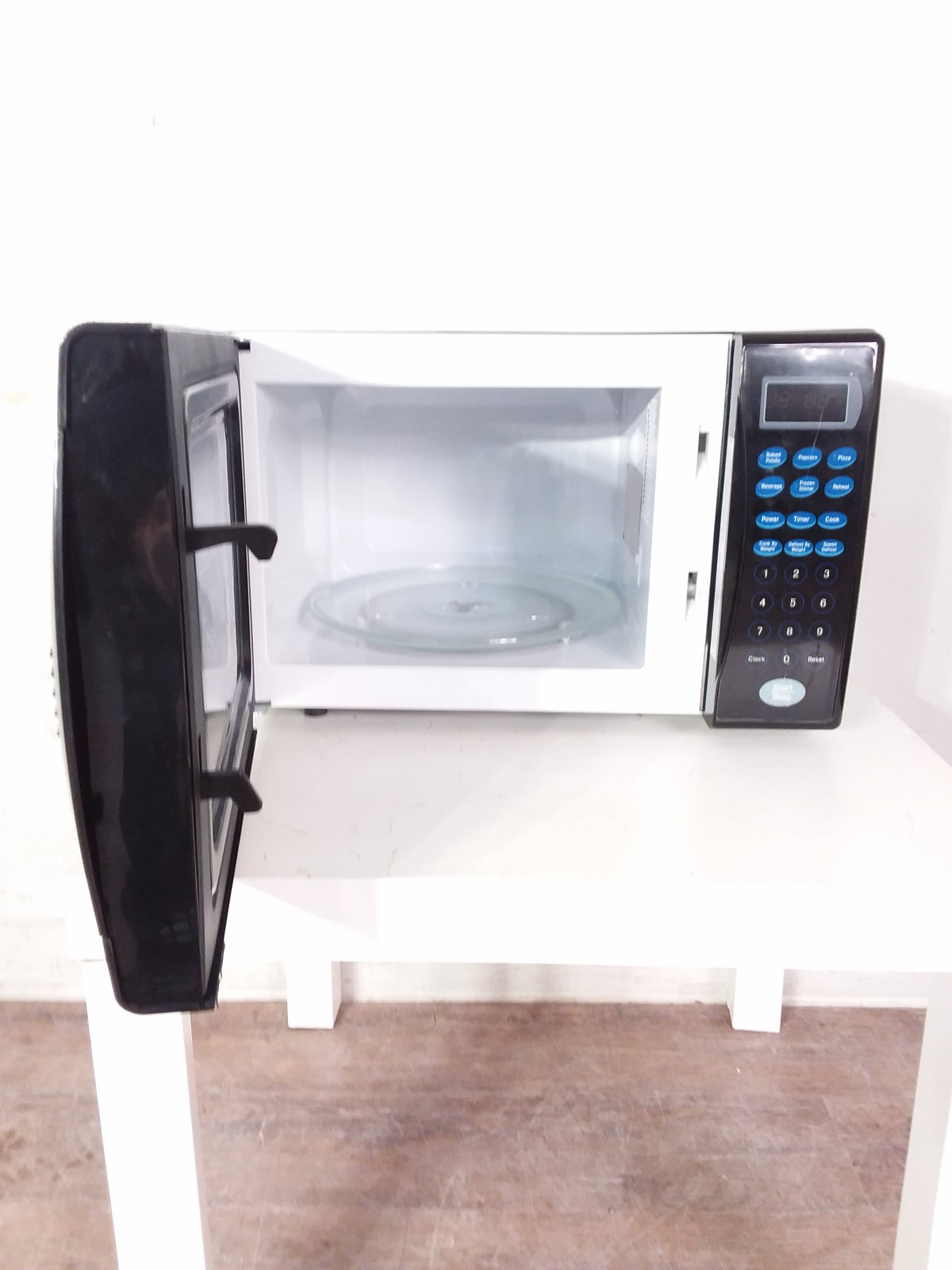 Black 800 Watt Microwave