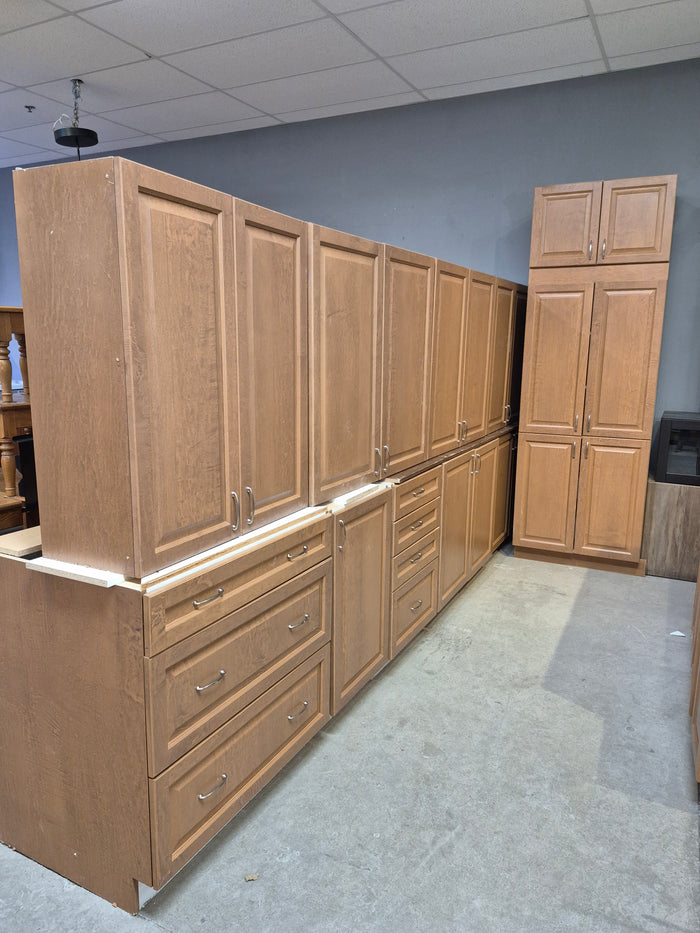 Medium Brown Maple Kitchen with Pantry