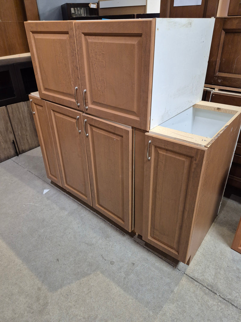 Medium Brown Maple Kitchen with Pantry