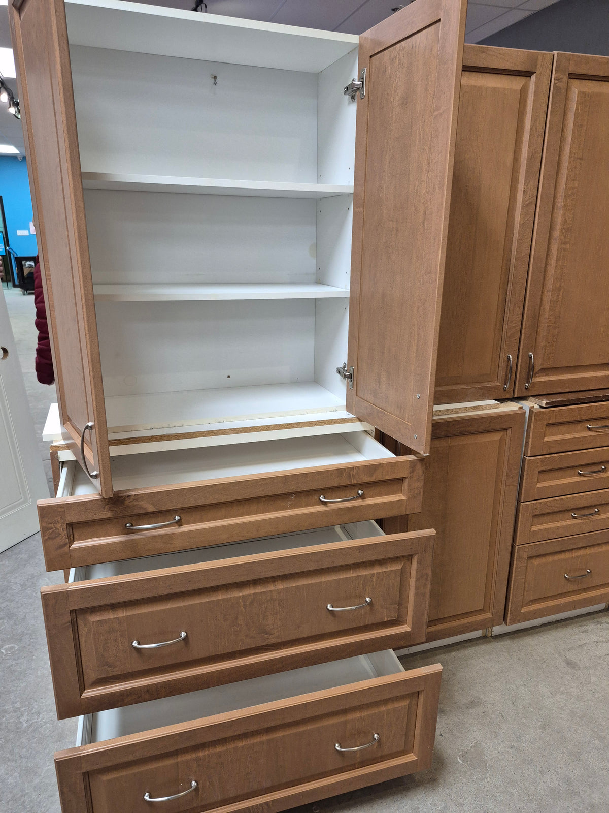 Medium Brown Maple Kitchen with Pantry