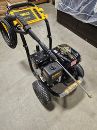 DEWALT 3600 PSI 2.5 GPM Gas Cold Water Professional Pressure Washer