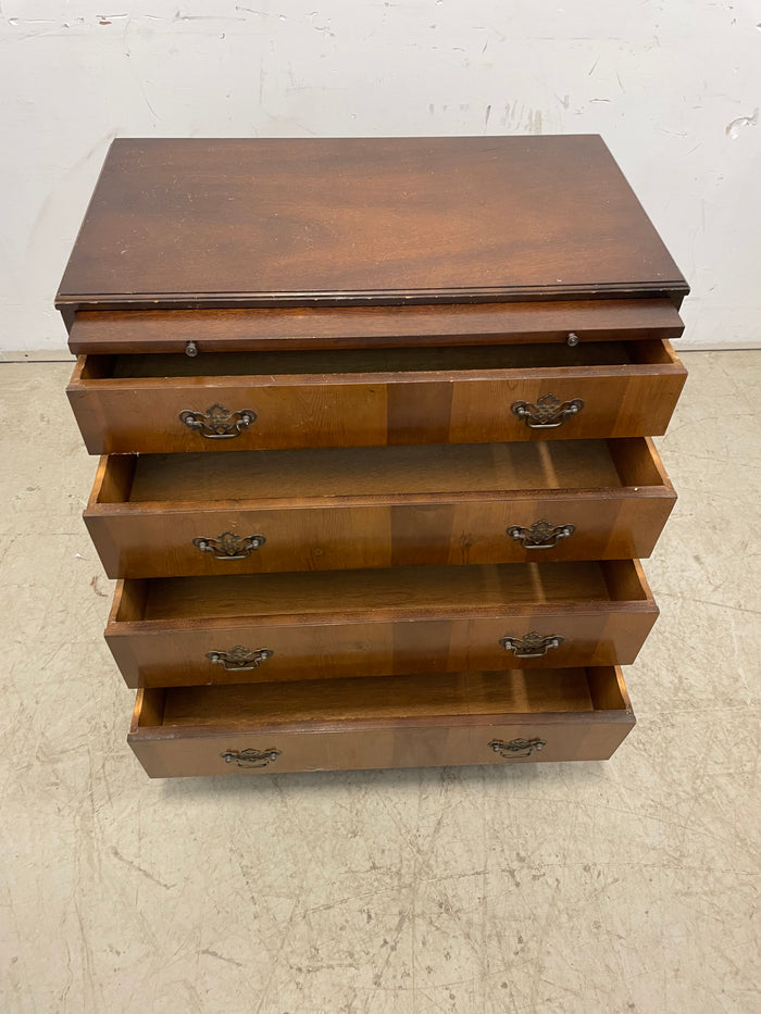 4-drawer Dresser with Shelf