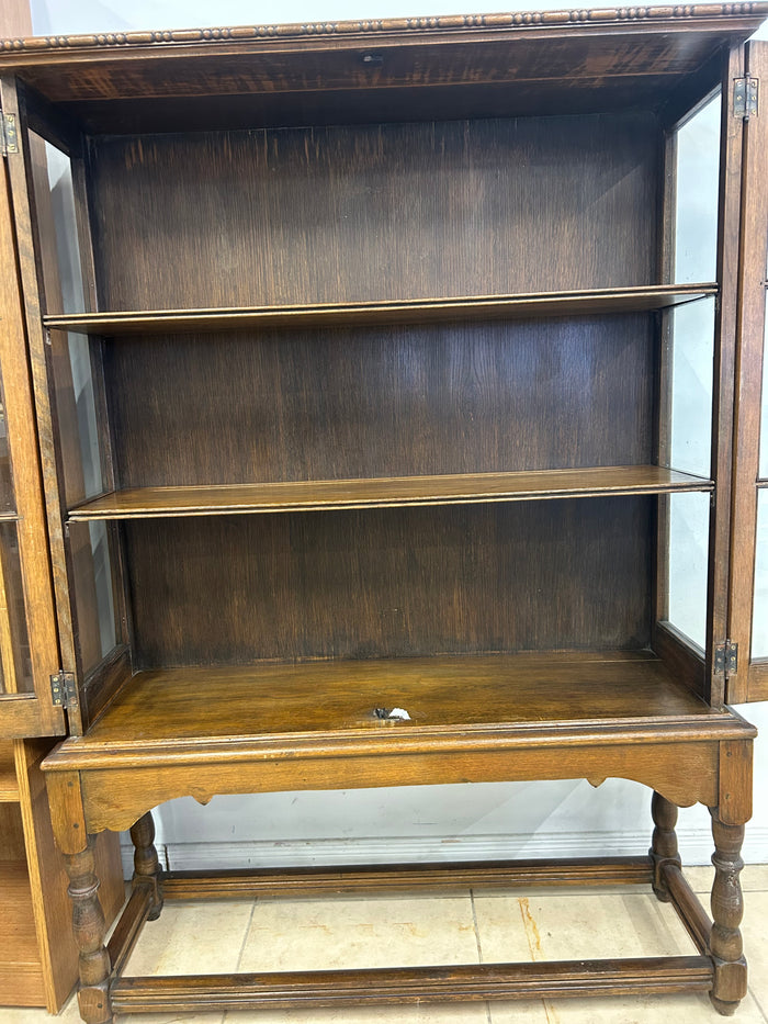 Queen Anne Display Cabinet (Key included)