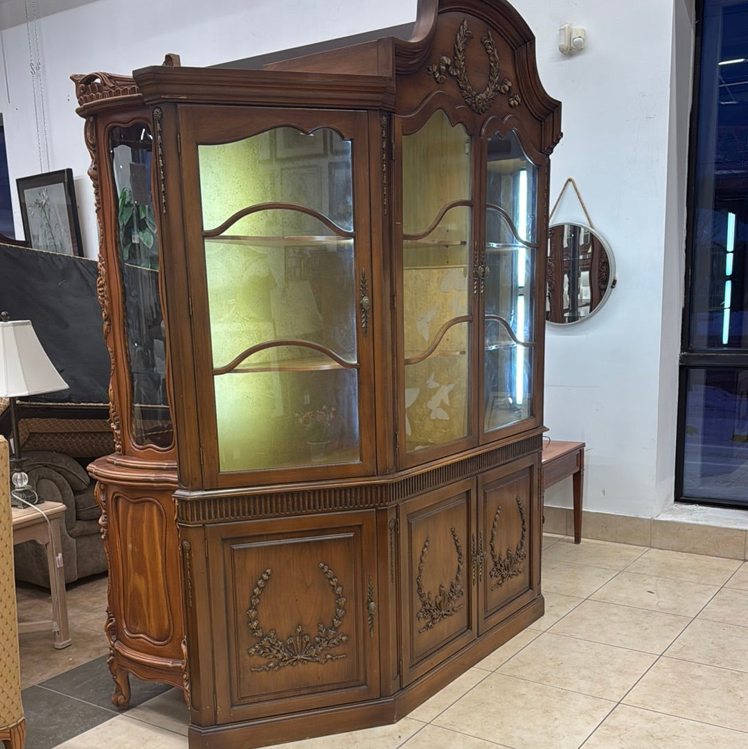 Traditional Wreath China Cabinet