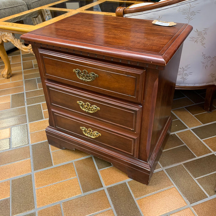 24-inch W 3-Drawer Nightstand in Walnut