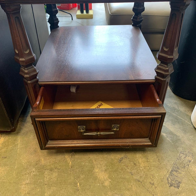 25-inch Solid Wood Coffee Table in Walnut w/ 1 Drawer