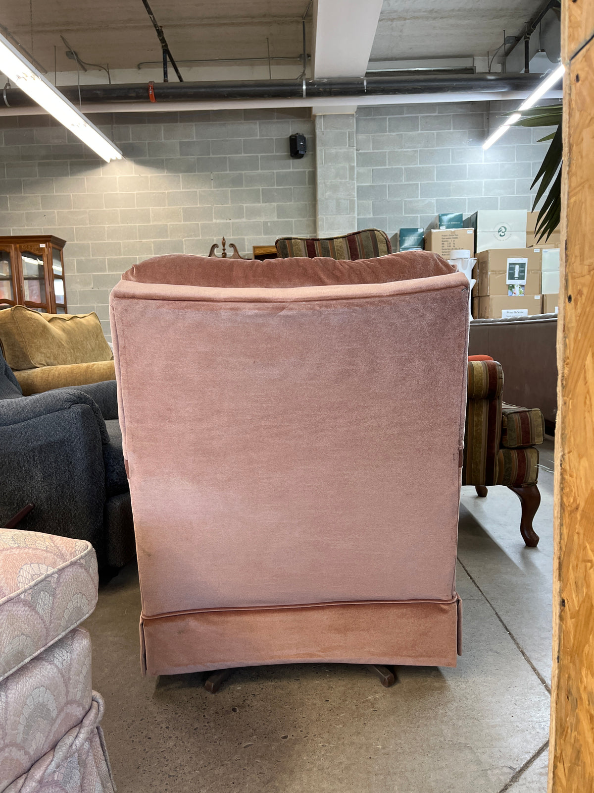 26" Dusty Rose Velour Lounge Chair