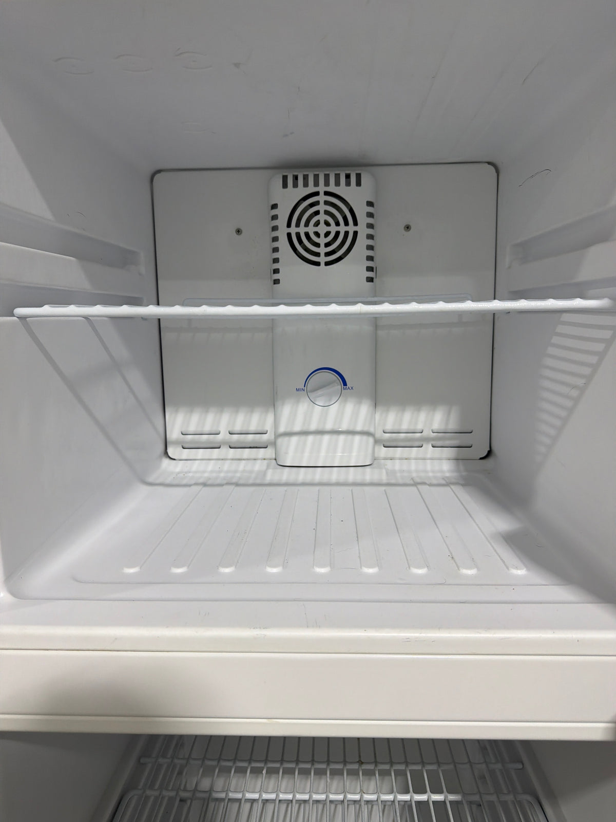 24 inch Condo-size White Magic Chef Fridge/ Freezer