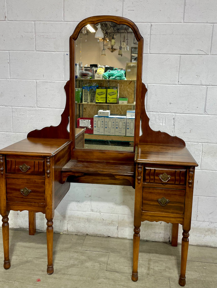 Elegant 4 drawer vanity/dresser
