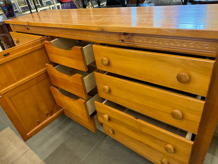 Bassett Golden Pine Finish Wide Dresser W/Center Cabinet #MM5