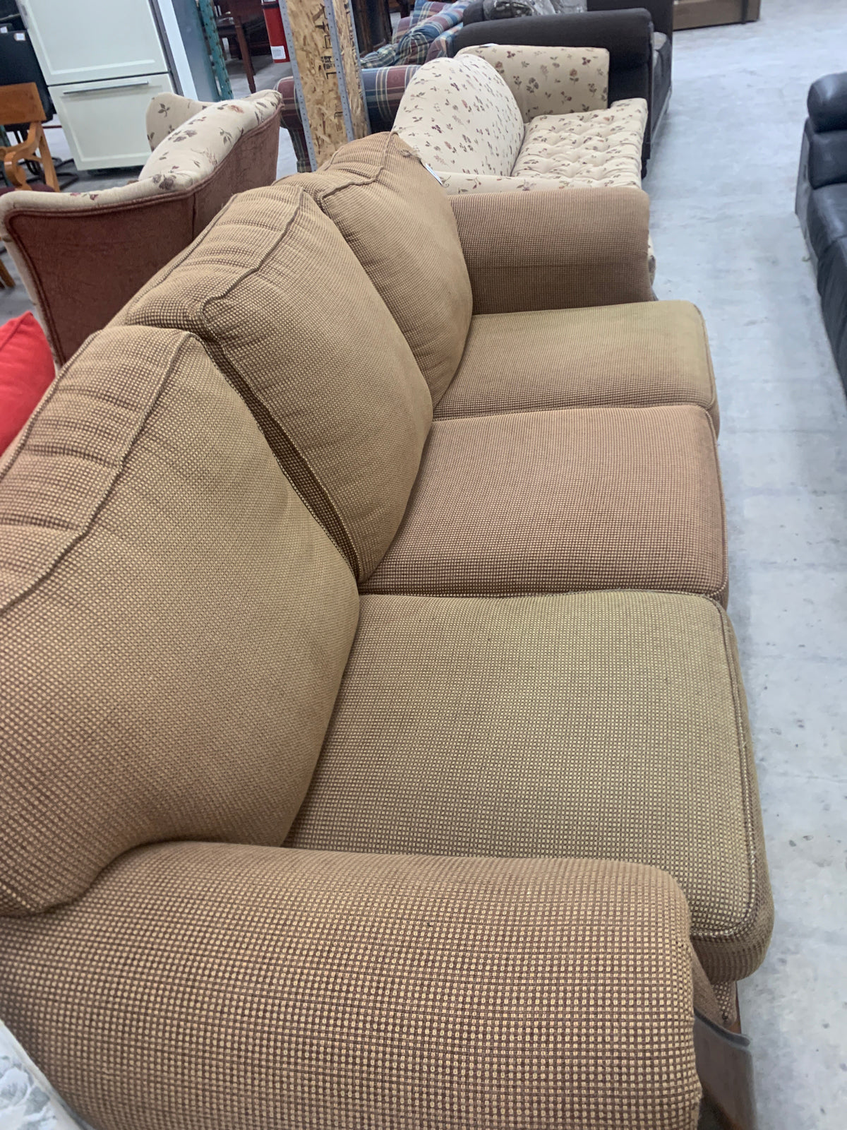 Brown Burlap Pattern Couch With Food Frame