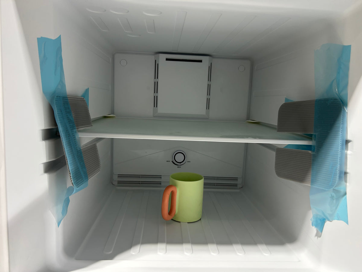 Vissani 24-inch Top Freezer Refrigerator (As is)