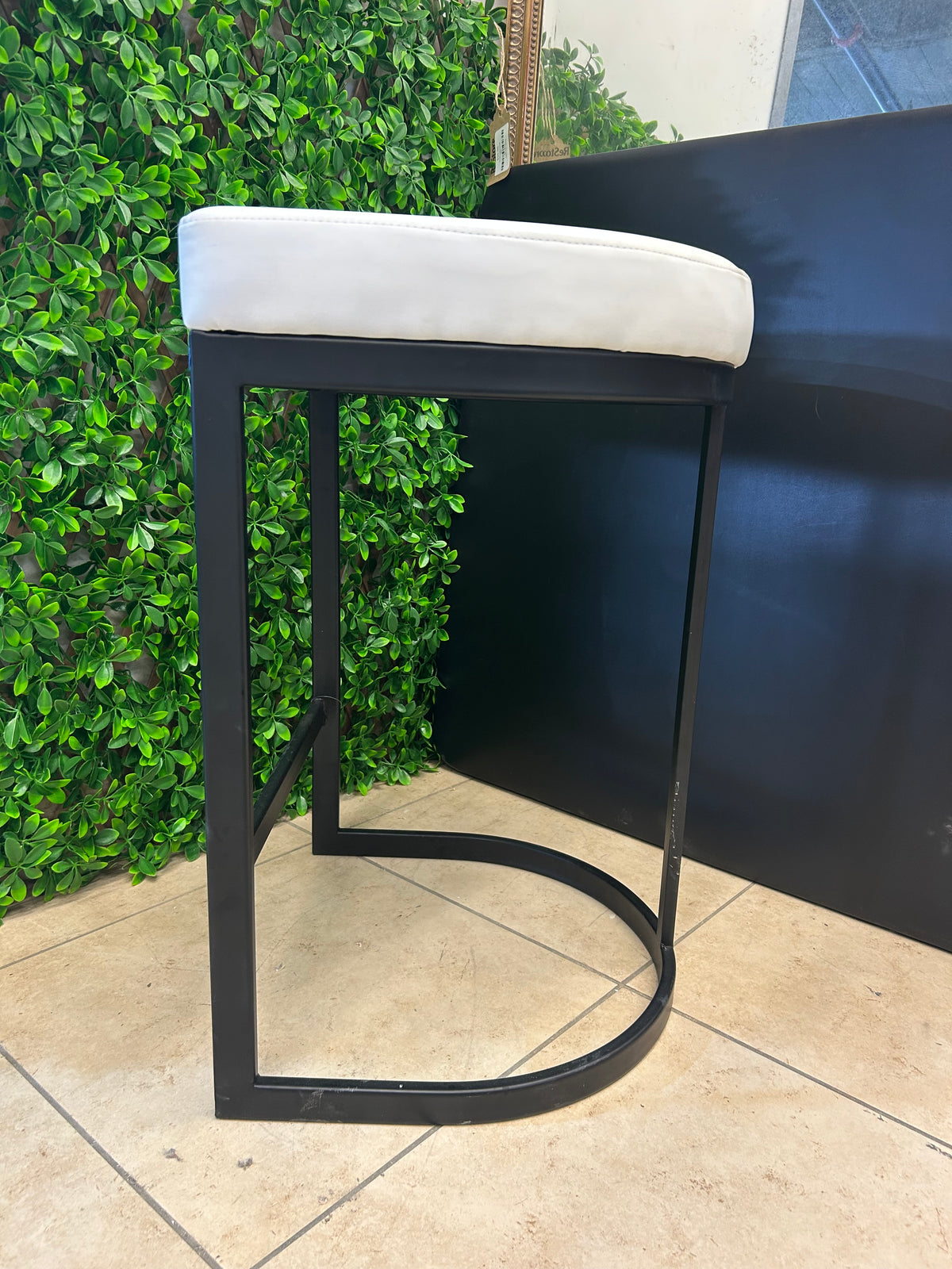 Kursi Barstools (A pair)