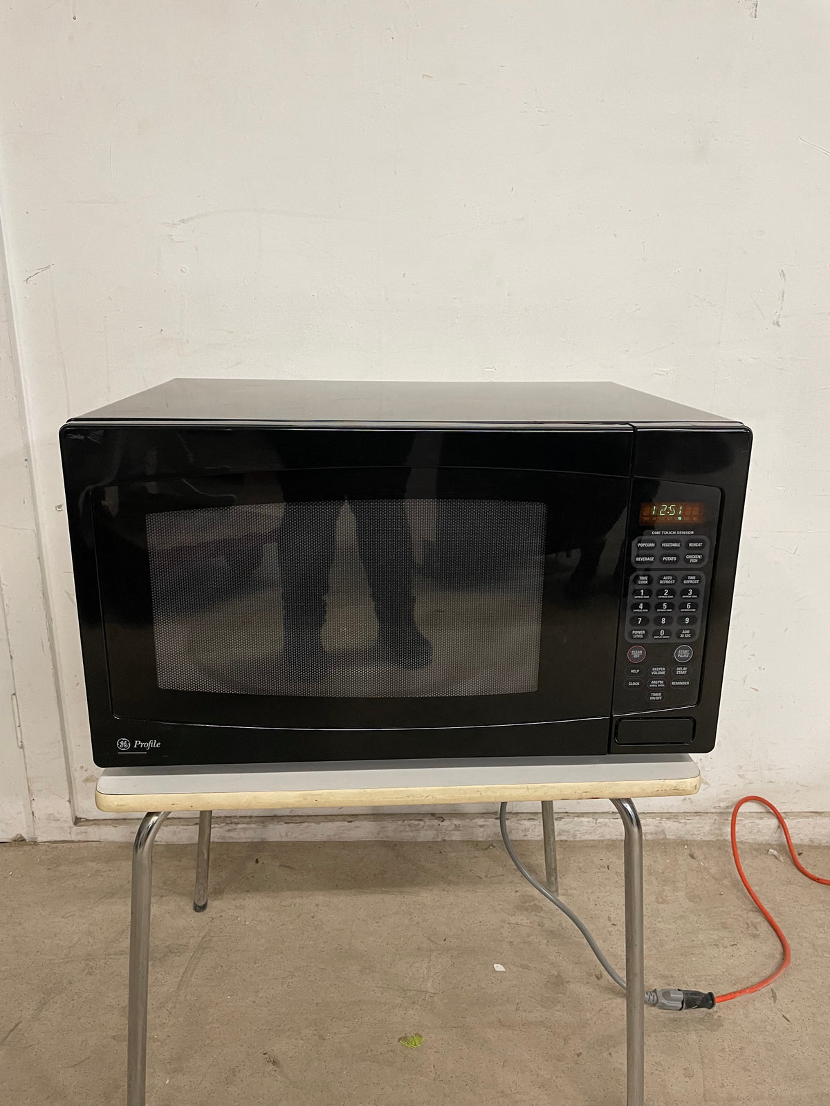 GE Black Countertop Microwave