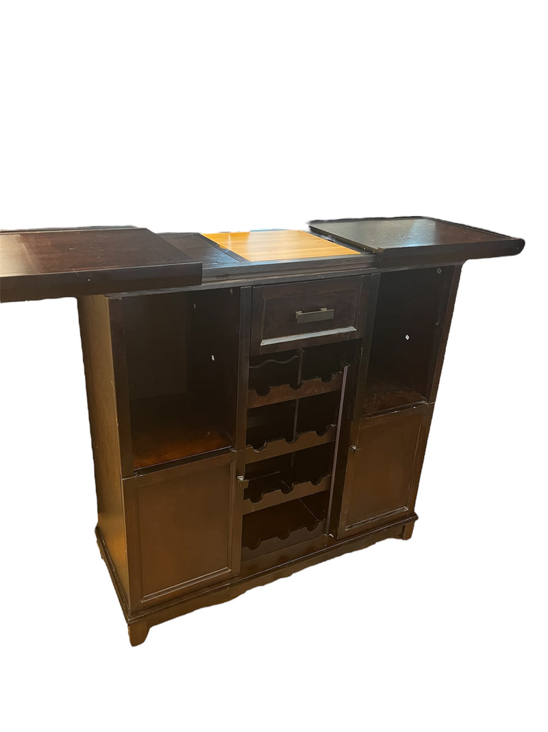 Extendable Liqueur Cabinet With Removable Cutting Board