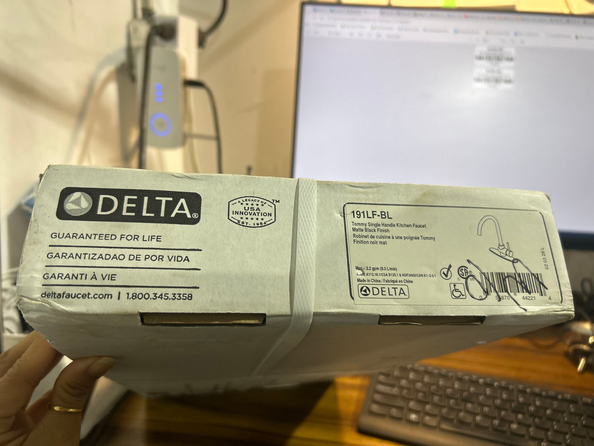 Delta Tommy Solid Handle Kitchen Faucet (Matte Black)
