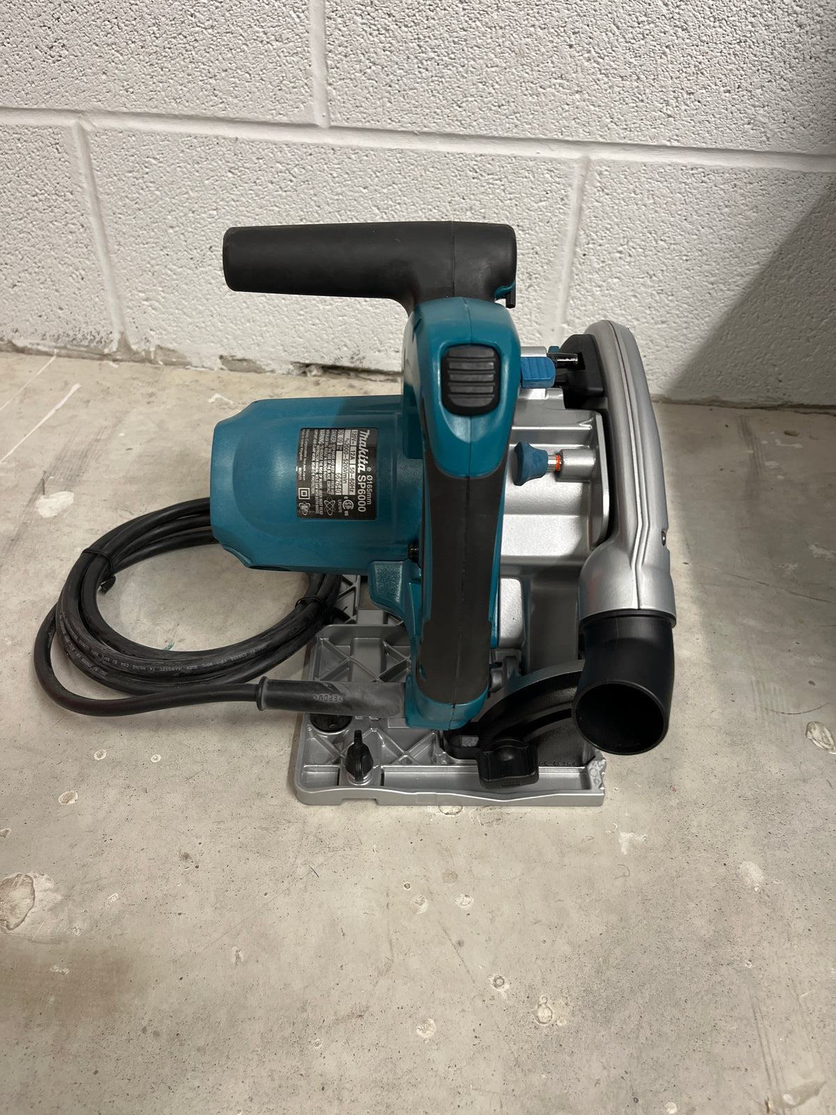 6.5" Makita Plunge Cut Circular Saw