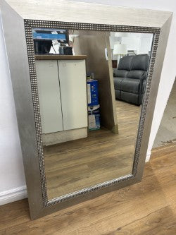 Beaded border mirror