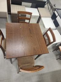 Extendable Dining Table with Set of 4 Chairs