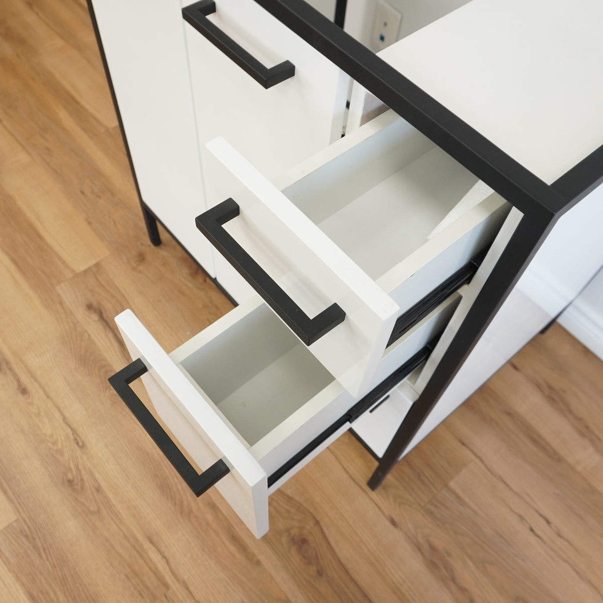 30-inch Metal Frame 3-Drawer Bathroom Vanity in Gloss White