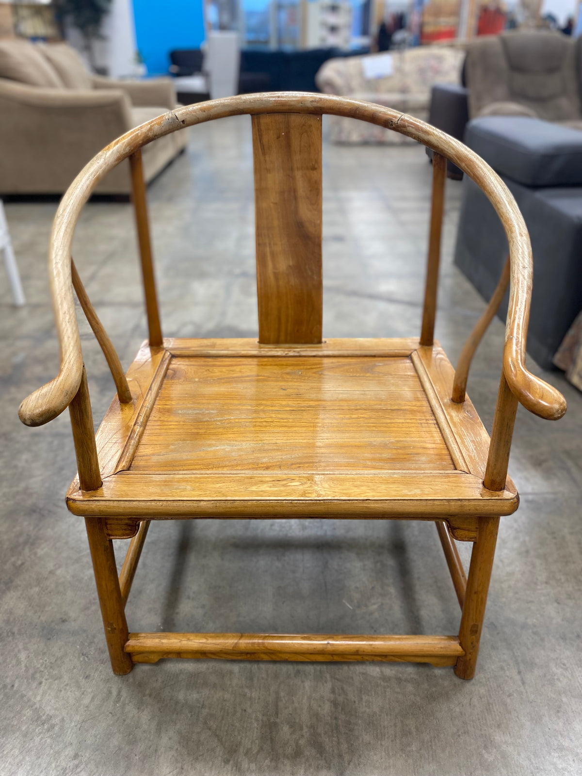 Wood Large Seat Horseshoe Back Accent Chair