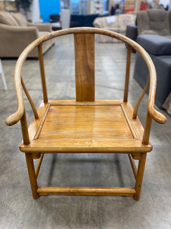 Wood Large Seat Horseshoe Back Accent Chair