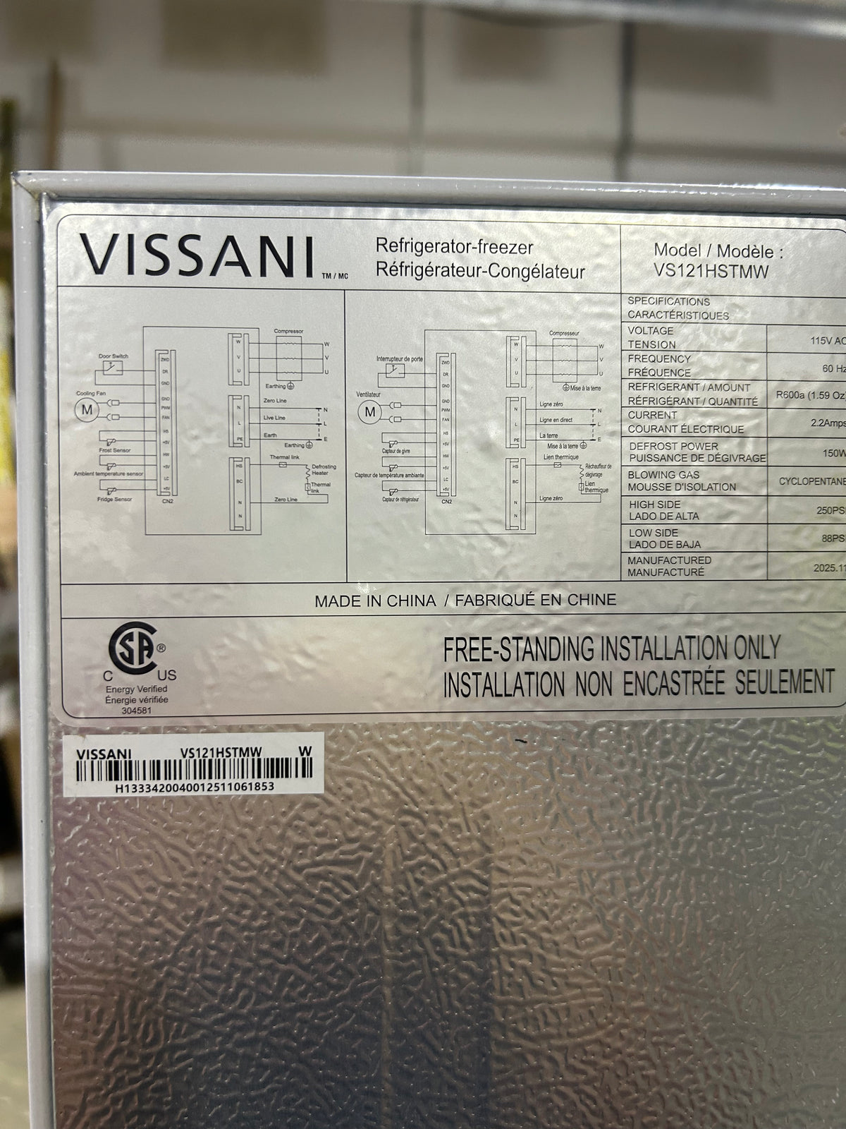 Vissani 24-inch Top Freezer Refrigerator (As is)
