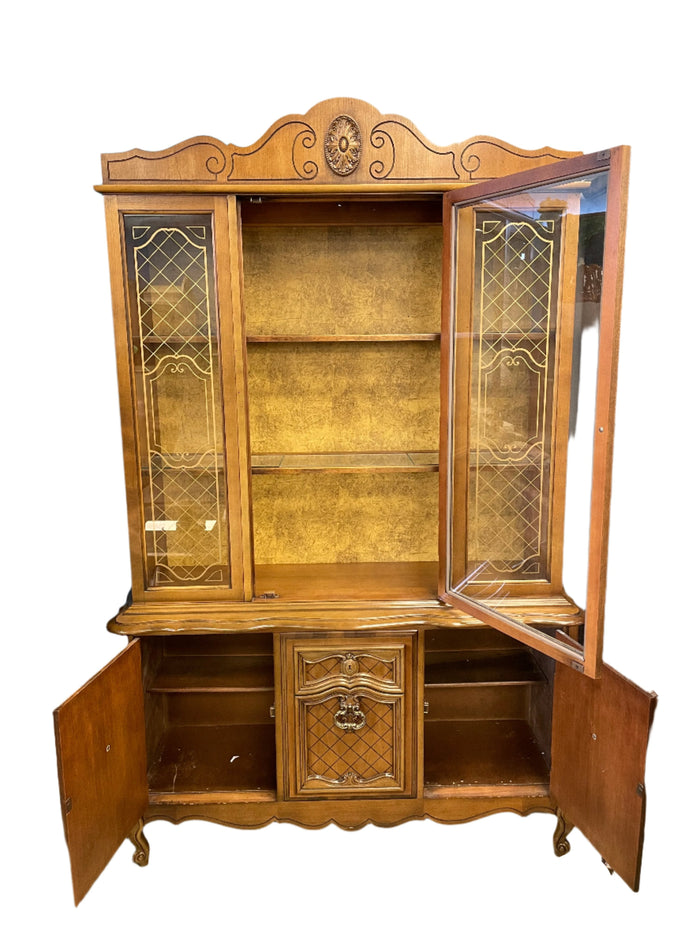 Classical Design Hutch