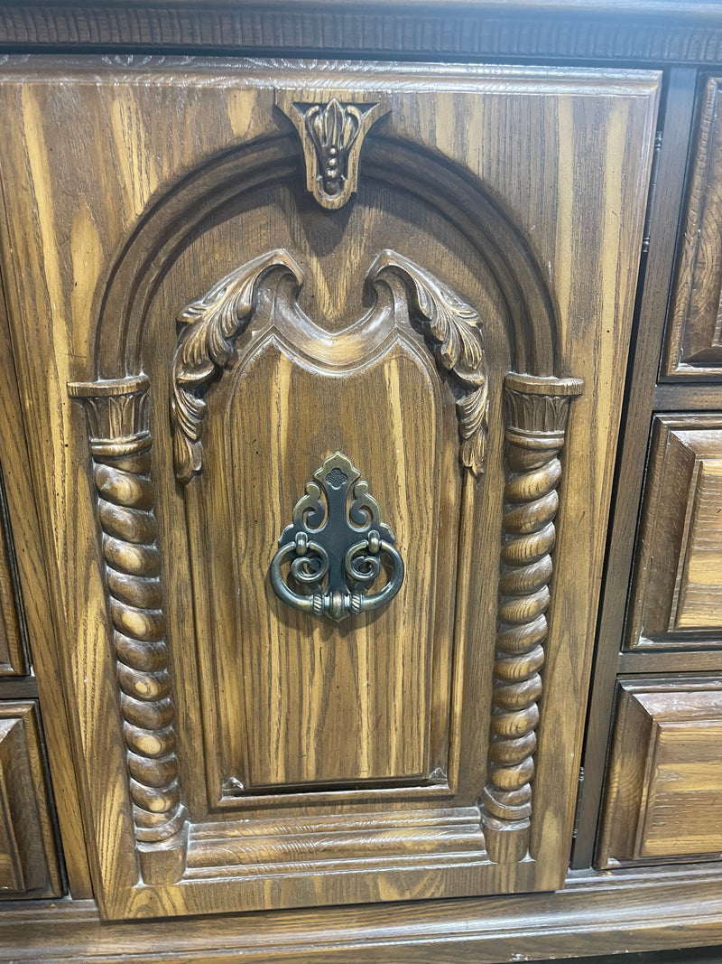 Peppler Armoire