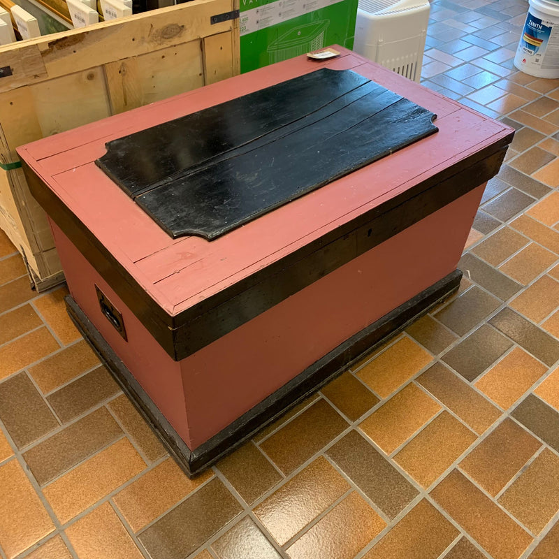 36-inch W Vintage Solid Wooden Storage Chest in Pink