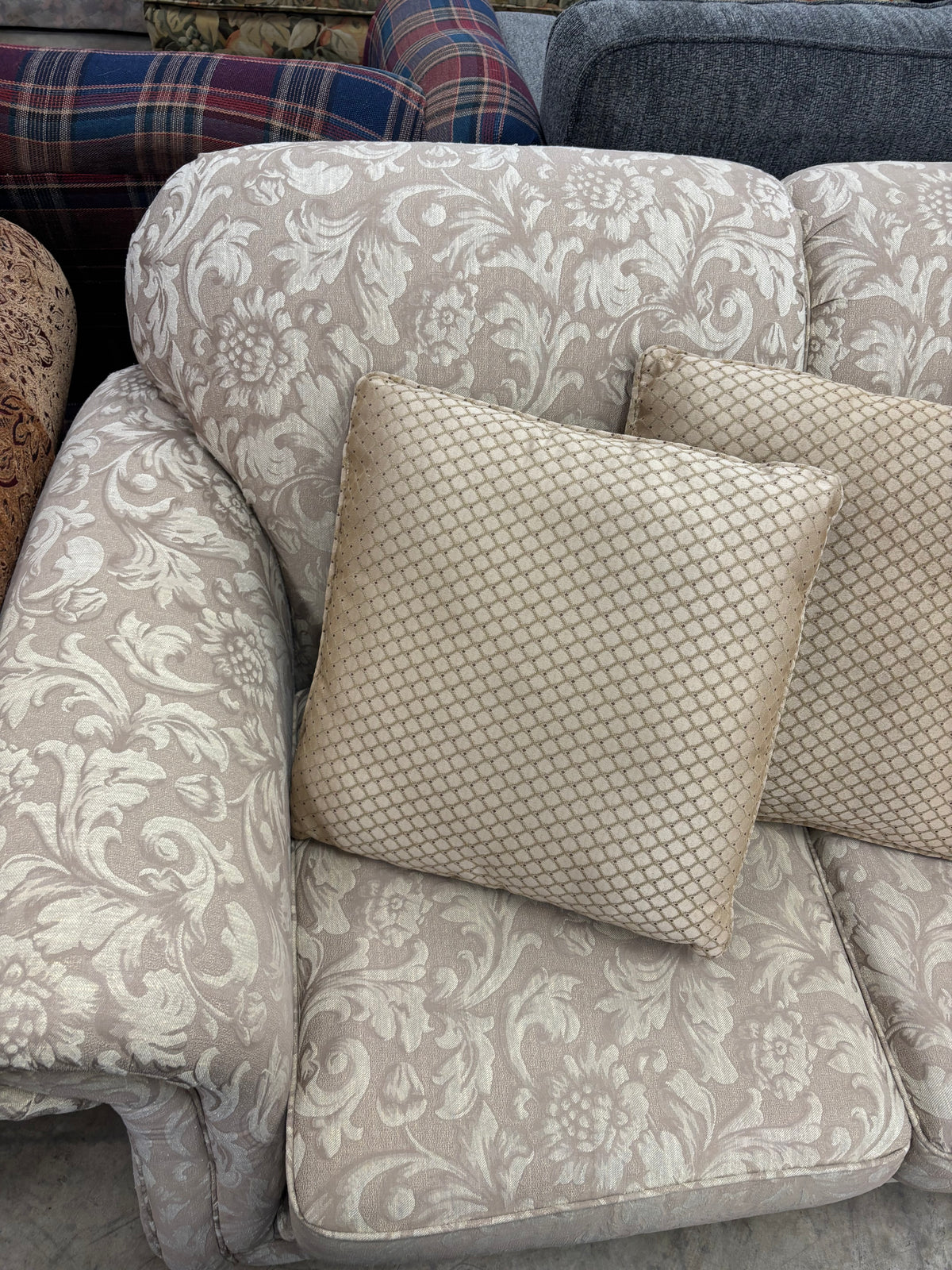 Traditional Cream Floral Loveseat