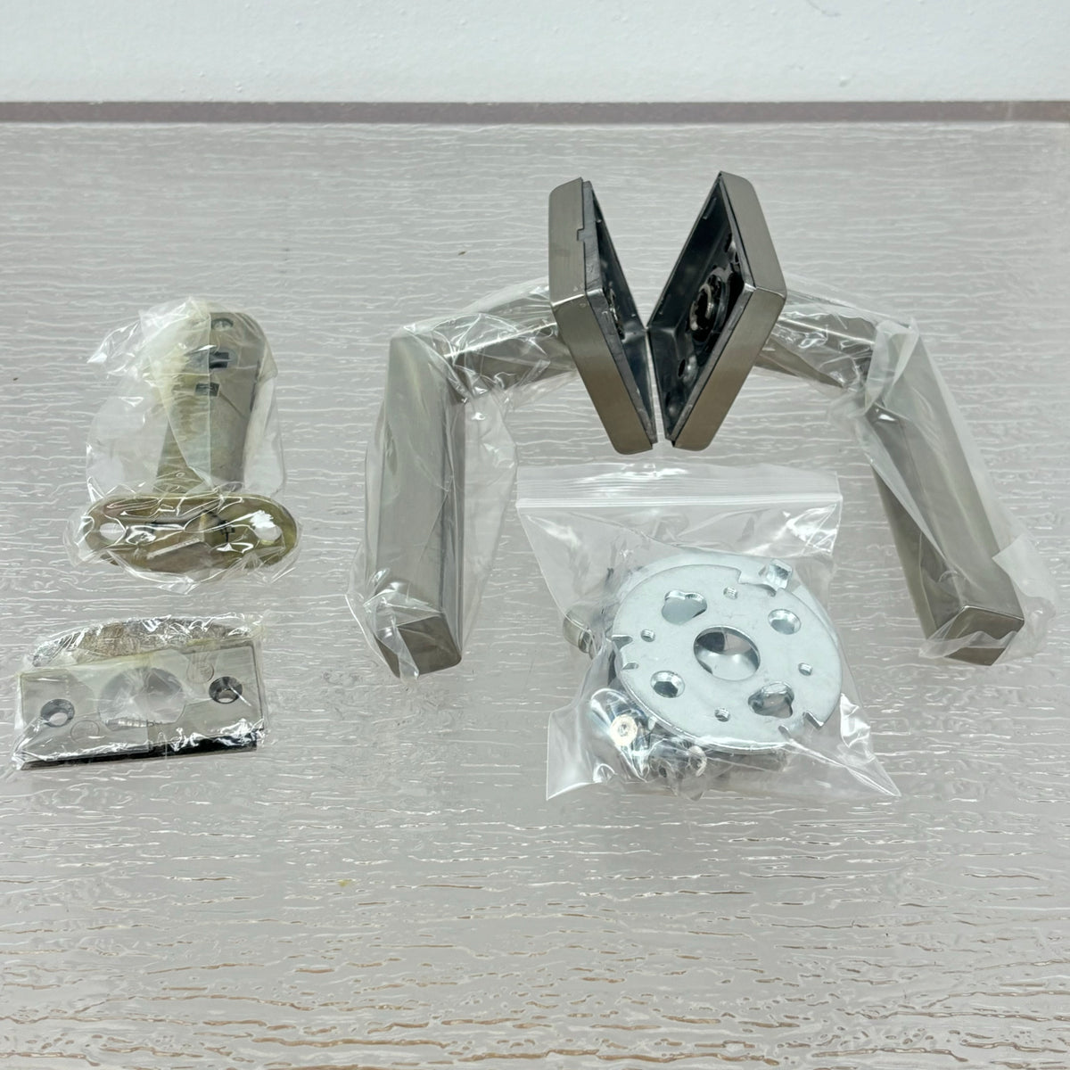LH3001 #910S C15 Piazza Square Passage Set with 2-3/4" Backset