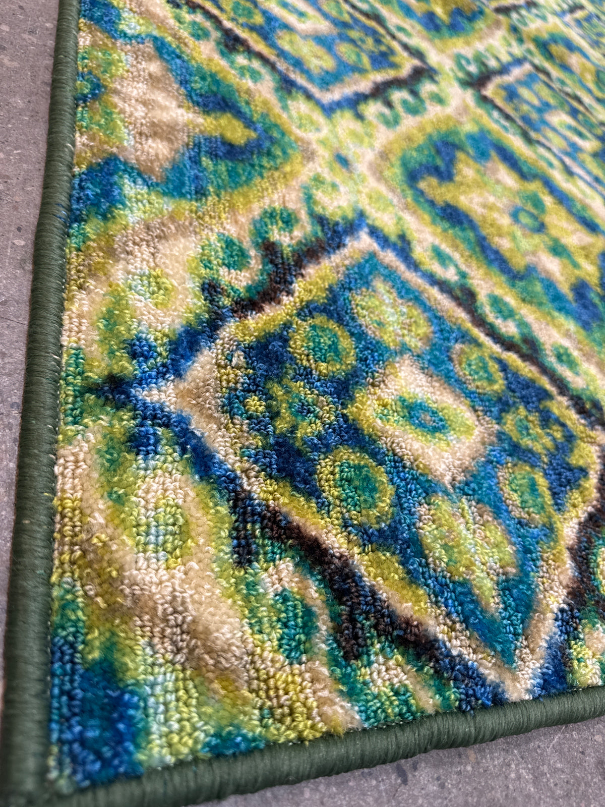 Rug 3.25' x 4.5'