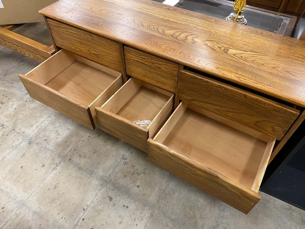 Vintage 9-Drawer Oak Wood Dresser