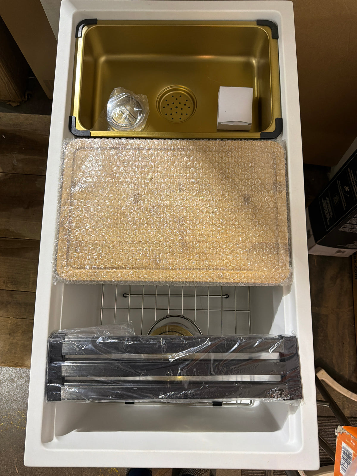 33 inch White Composite Granite Farmhouse Sink With Accessories
