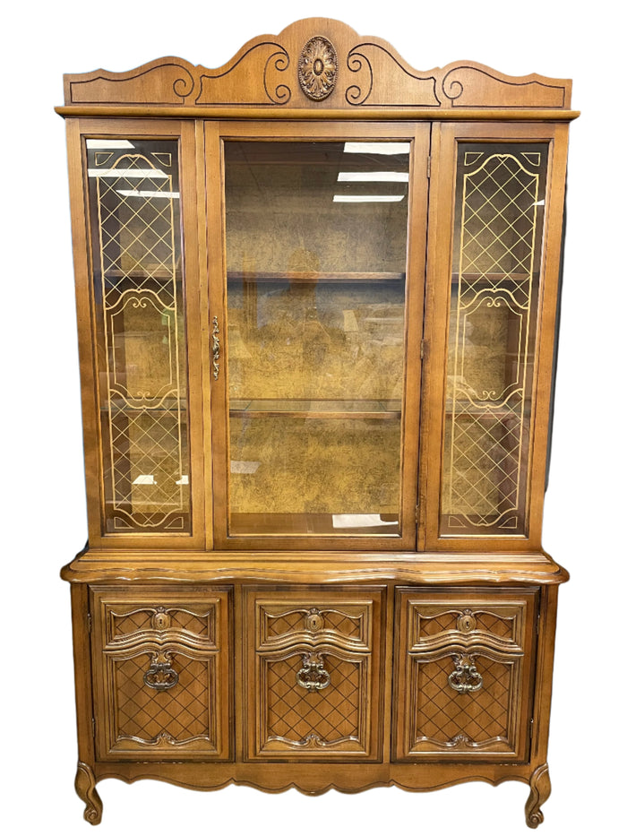 Classical Design Hutch