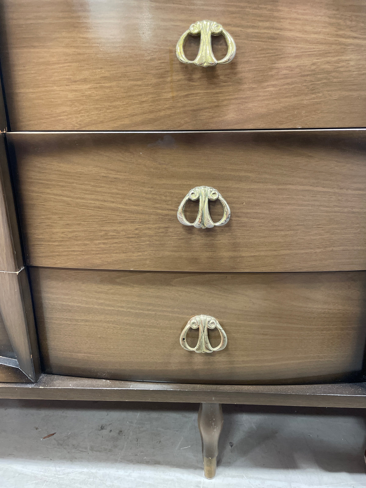 Vintage Mid-Century Modern Dresser with 9 Drawers