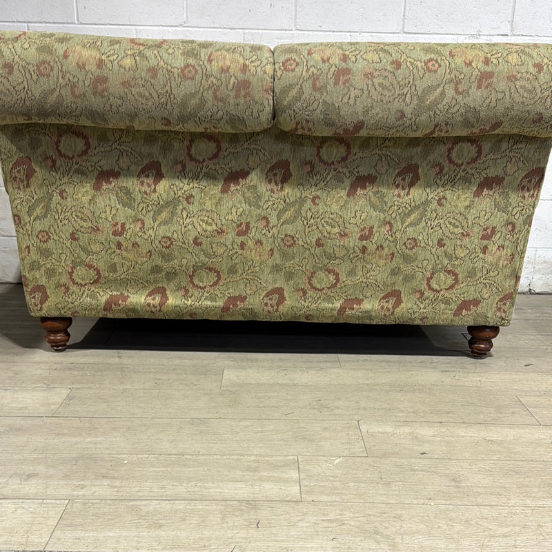 Olivier Traditional  Loveseat
