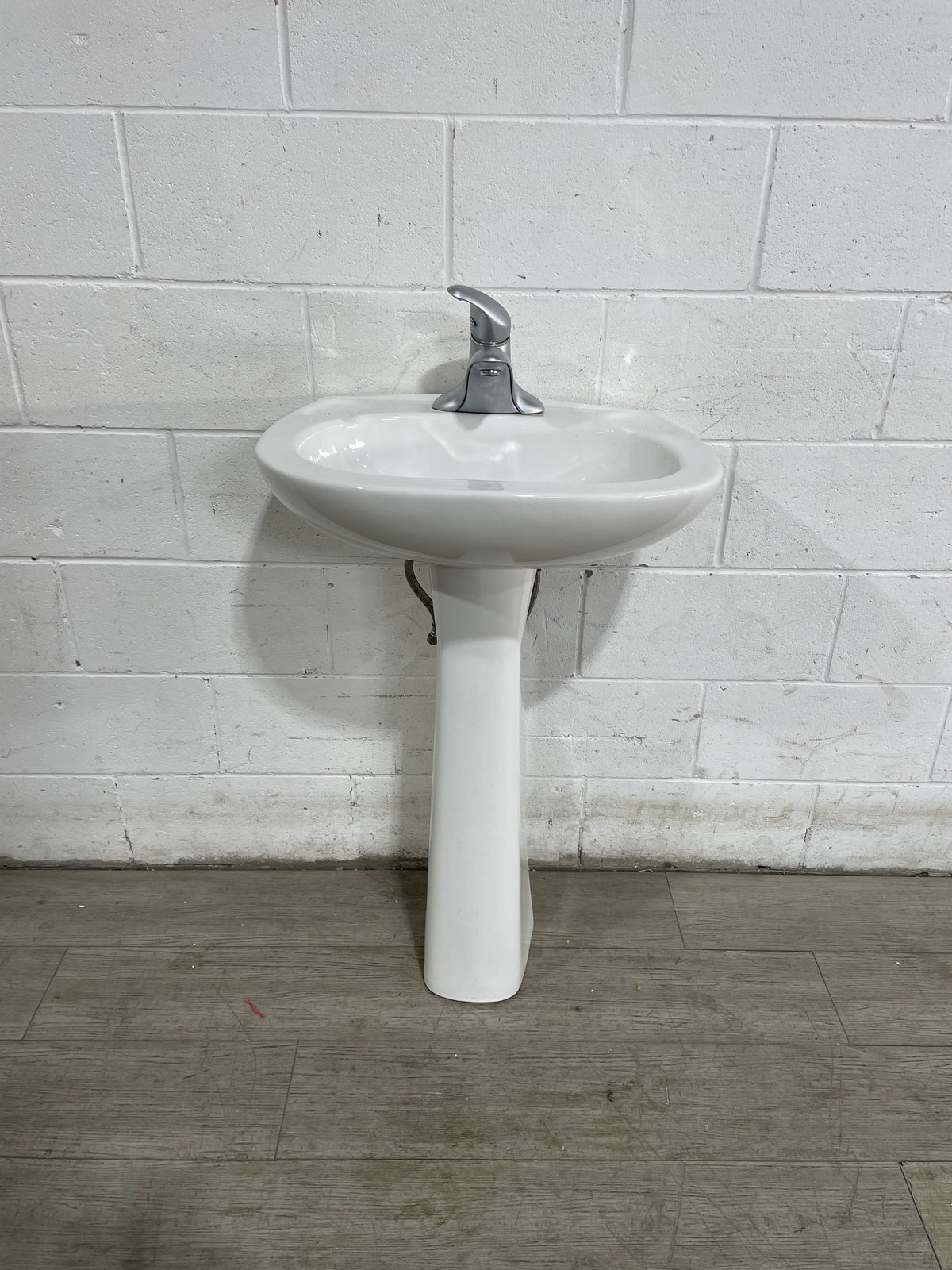 Pedestal sink